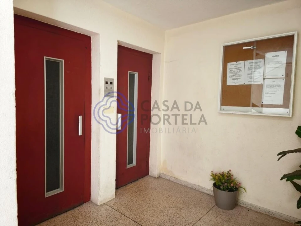 Apartamento T3 para Venda em Vilar de Andorinho Foto 3