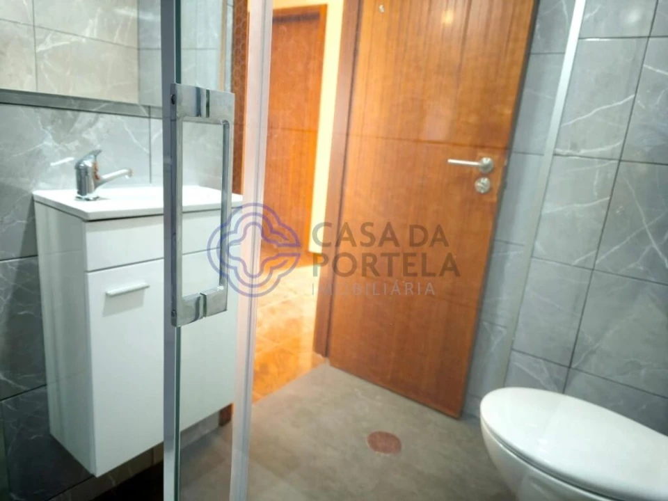 Apartamento T3 para Venda em Vilar de Andorinho Foto 17