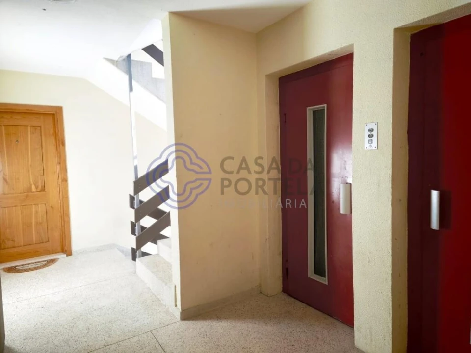 Apartamento T3 para Venda em Vilar de Andorinho Foto 4