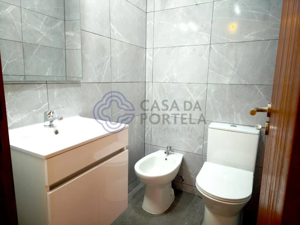 Apartamento T3 para Venda em Vilar de Andorinho Foto 24