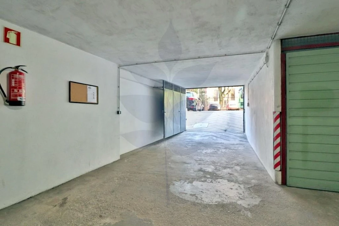 Garagem para Venda em Braga (São José de São Lázaro e São João do Souto) Foto 11