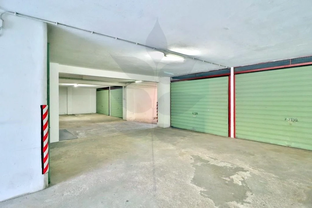 Garagem para Venda em Braga (São José de São Lázaro e São João do Souto) Foto 3