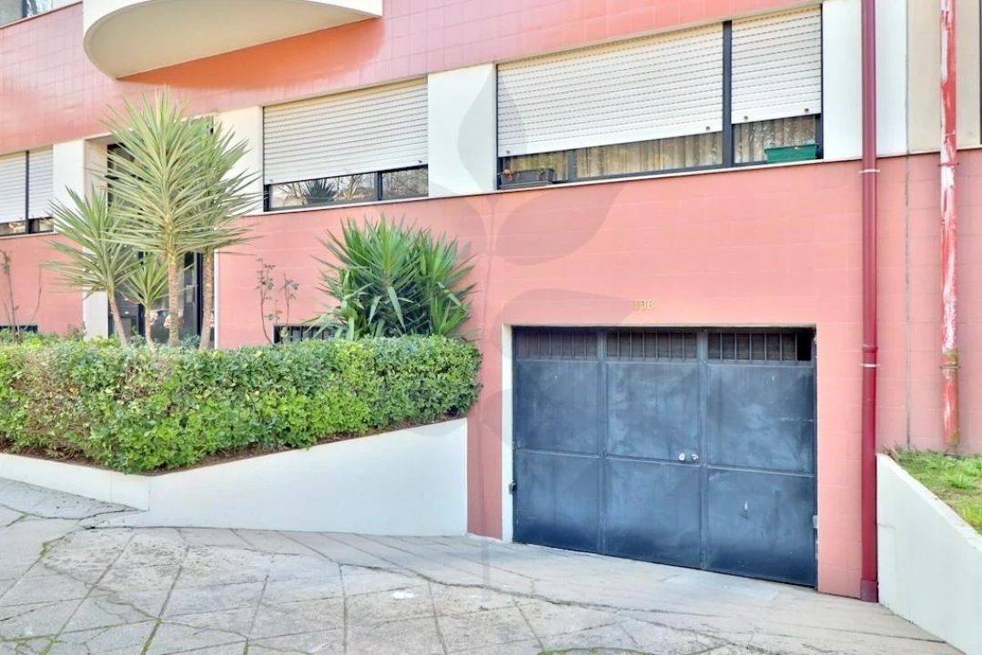 Garagem para Venda em Braga (São José de São Lázaro e São João do Souto) Foto 1