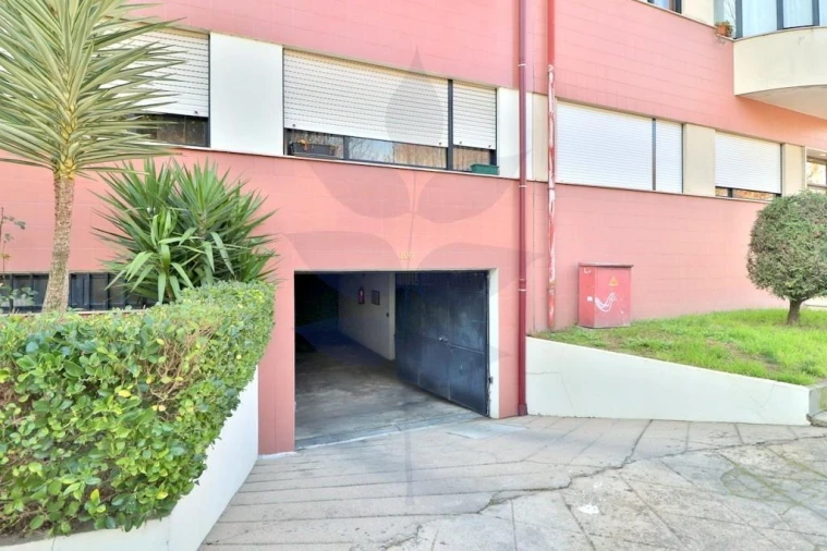 Garagem para Venda em Braga (São José de São Lázaro e São João do Souto) Foto 2