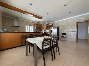 Apartamento T5 para Venda em São João Baptista
