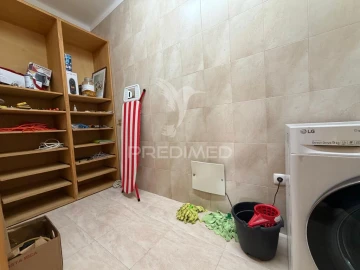 Apartamento T5 para Venda em São João Baptista