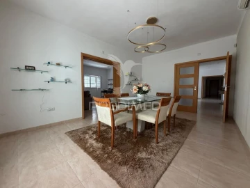 Apartamento T5 para Venda em São João Baptista