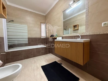 Apartamento T5 para Venda em São João Baptista