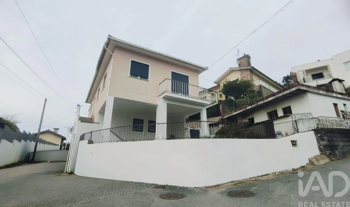 Moradia T4 para Venda em Vila Nova de Cerveira e Lovelhe Foto 1