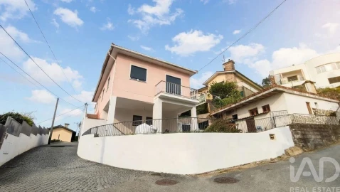 Moradia T4 para Venda em Vila Nova de Cerveira e Lovelhe