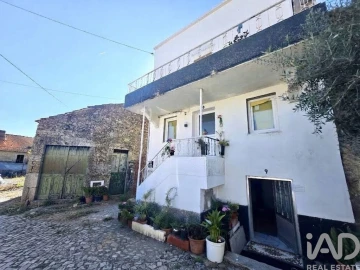 Moradia T2 para Venda em Santiago de Cassurrães e Póvoa de Cervães