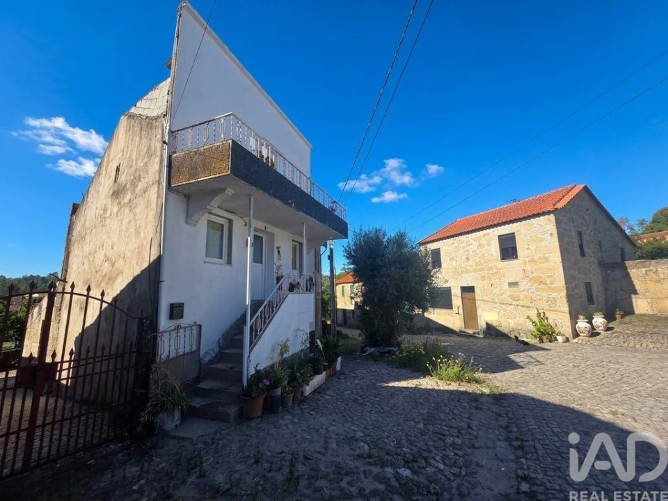 Moradia T2 para Venda em Santiago de Cassurrães e Póvoa de Cervães Foto 1
