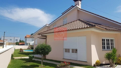Moradia T5 para Venda em Apúlia e Fão