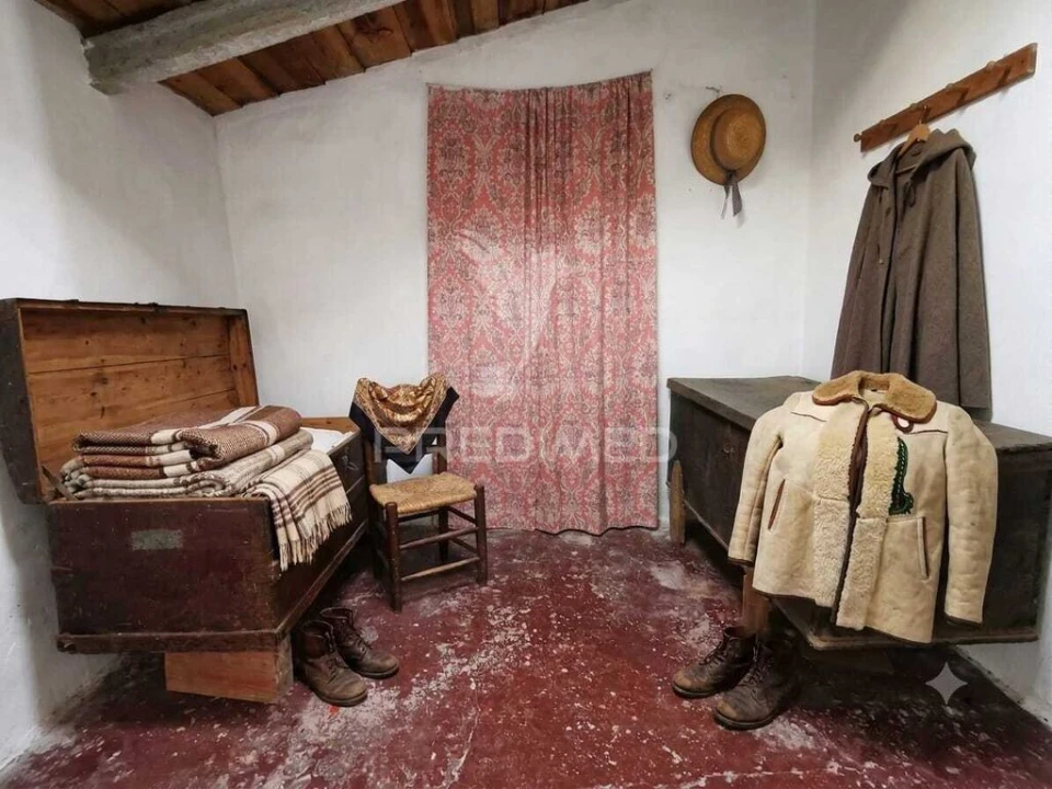 Moradia T4 para Venda em São João dos Caldeireiros Foto 17