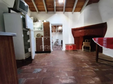 Moradia T4 para Venda em São João dos Caldeireiros