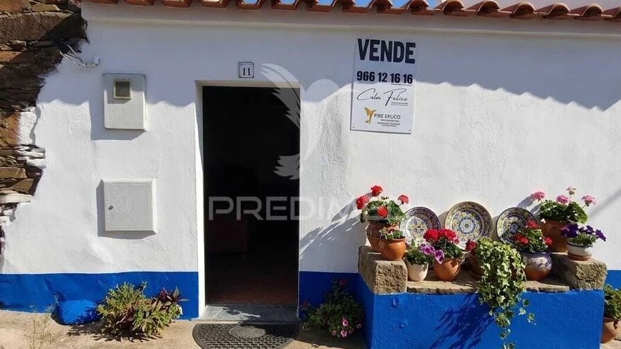 Moradia T4 para Venda em São João dos Caldeireiros