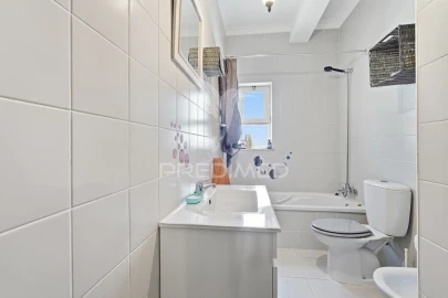 Apartamento T3 para Venda em Bensafrim e Barão de São João