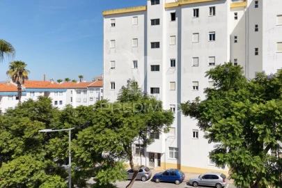 Apartamento T3 para Venda em Bensafrim e Barão de São João