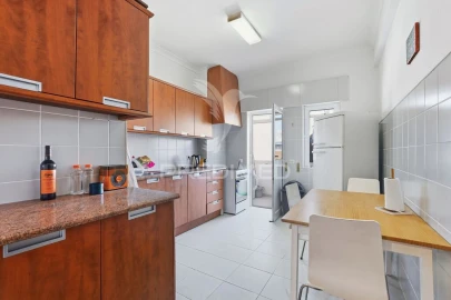 Apartamento T3 para Venda em Bensafrim e Barão de São João