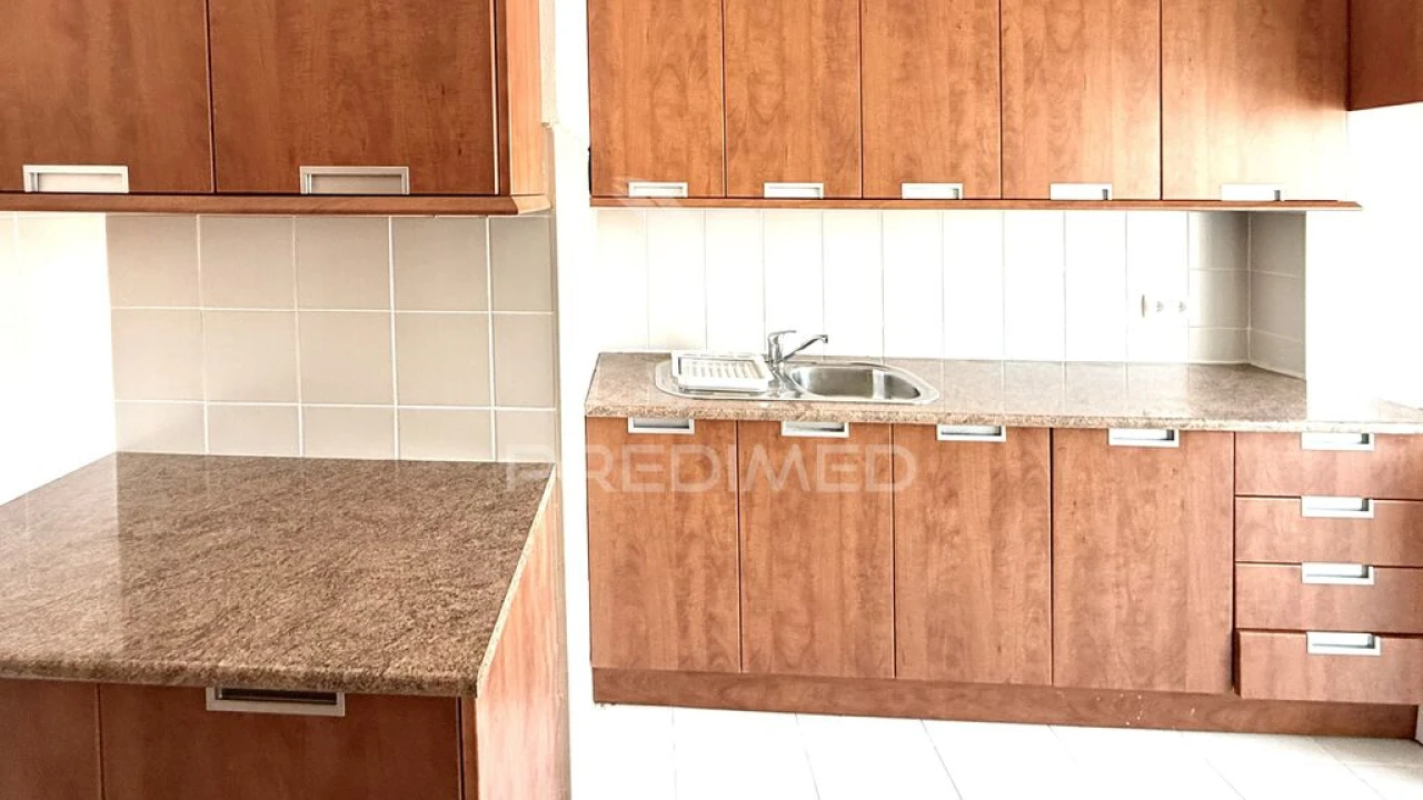 Apartamento T3 para Venda em Bensafrim e Barão de São João Foto 10