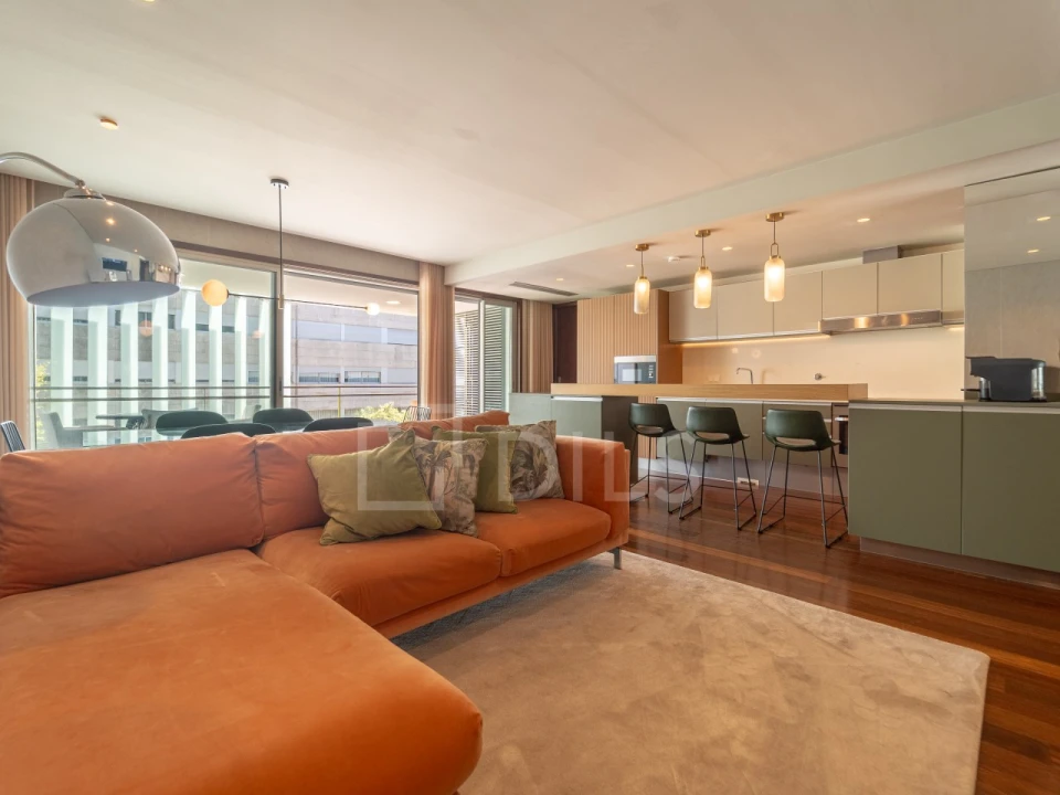 Apartamento T2 para Arrendamento em Lordelo do Ouro e Massarelos Foto 2