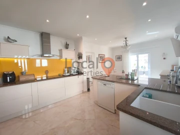 Moradia T4 para Venda em Lagos (São Sebastião e Santa Maria)