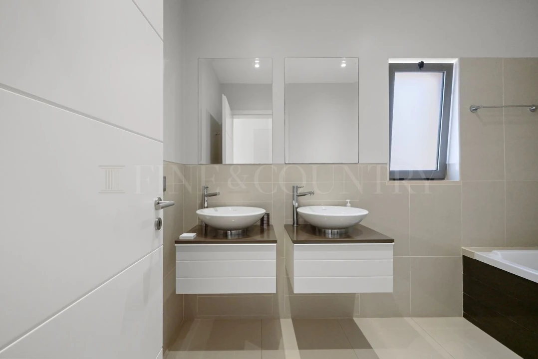 Apartamento T2 para Venda em Quarteira Foto 18
