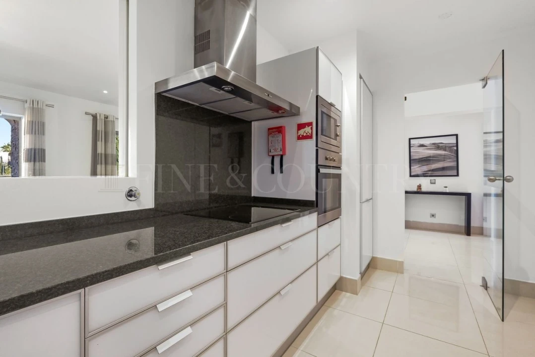 Apartamento T2 para Venda em Quarteira Foto 9