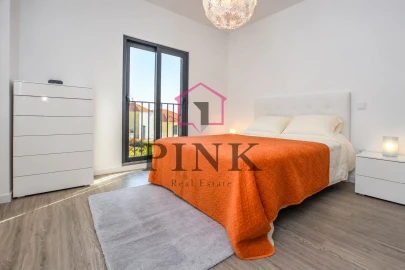 Apartamento T2 para Arrendamento em Funchal (Santa Maria Maior)