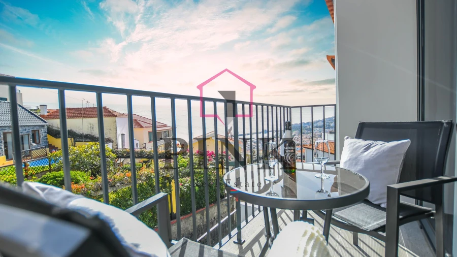 Apartamento T2 para Arrendamento em Funchal (Santa Maria Maior)