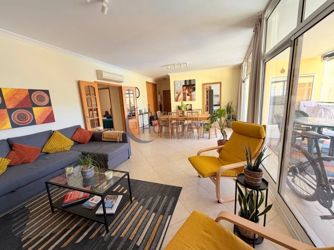 Apartamento T2 para Venda em Quarteira Foto 3