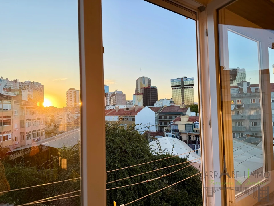 Apartamento T2 para Venda em Campolide Foto 16