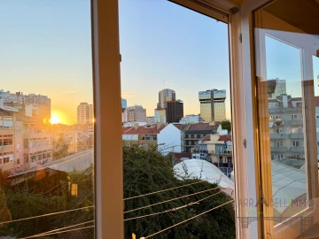 Apartamento T2 para Venda em Campolide
