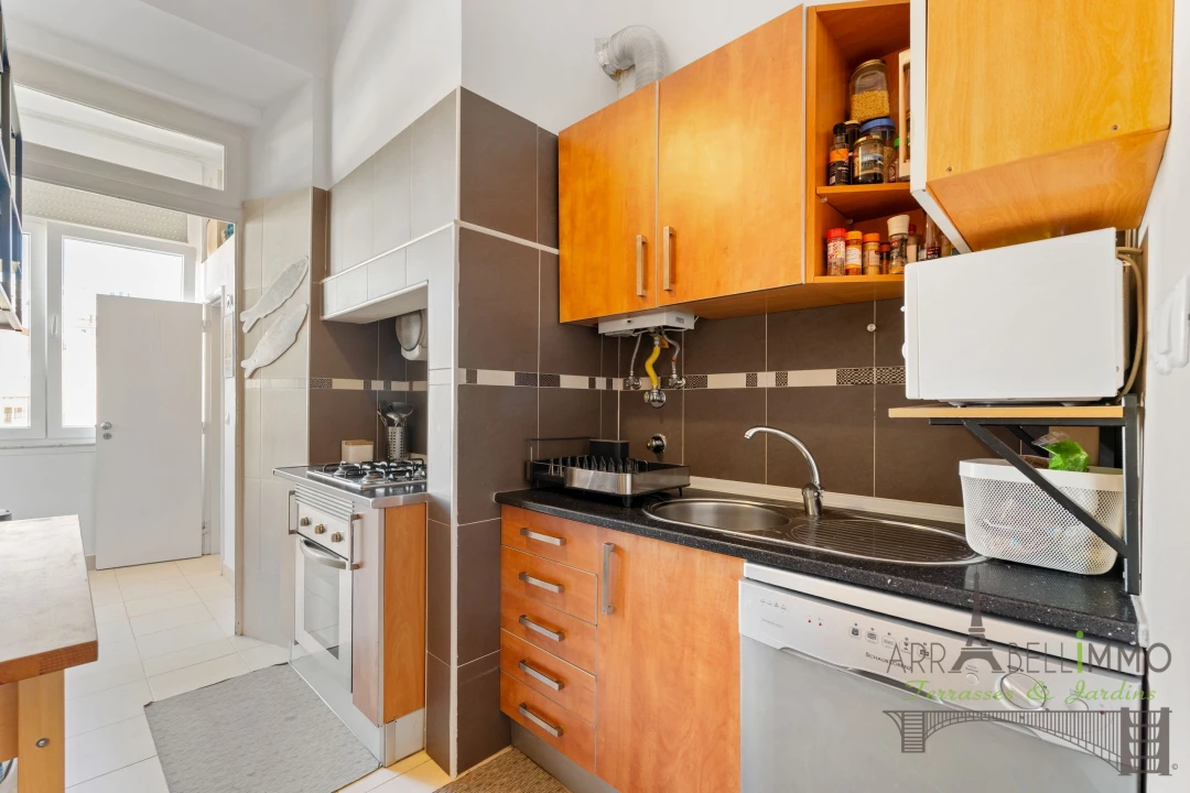 Apartamento T2 para Venda em Campolide Foto 8