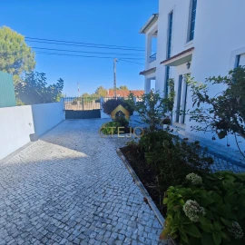 Moradia T3 para Venda em Santa Iria de Azoia, São João da Talha e Bobadela