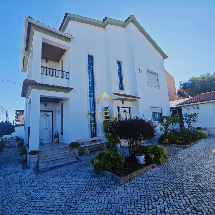 Moradia T3 para Venda em Santa Iria de Azoia, São João da Talha e Bobadela Foto 1