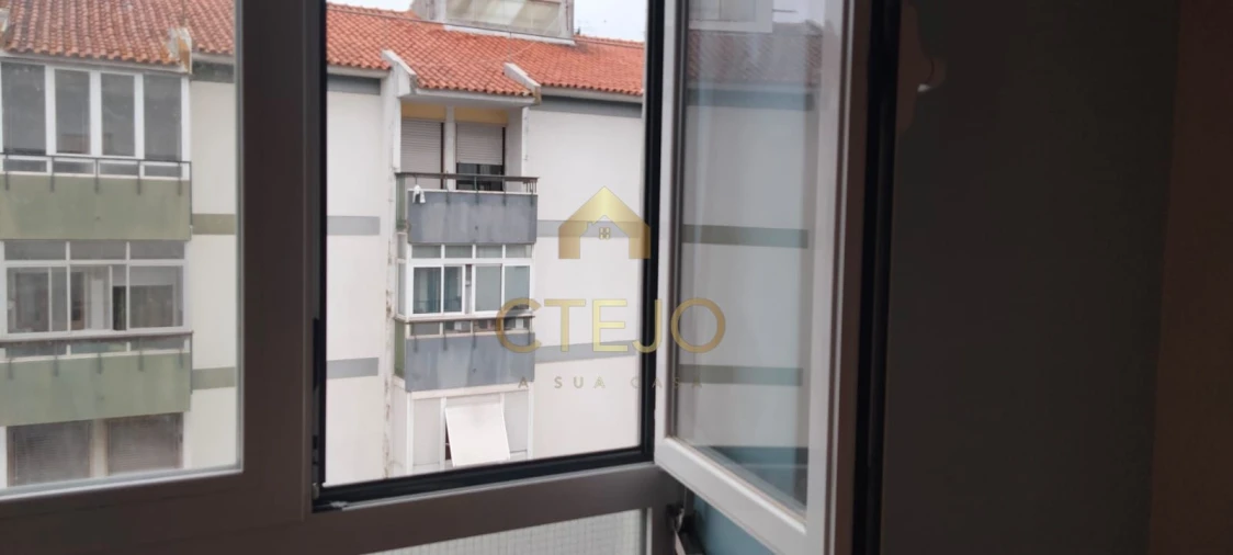 Apartamento T3 para Arrendamento em Santa Iria de Azoia, São João da Talha e Bobadela Foto 9