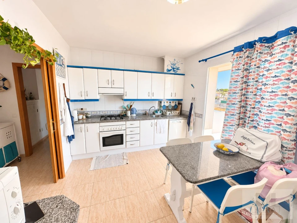 Apartamento T2 para Venda em Quarteira Foto 11