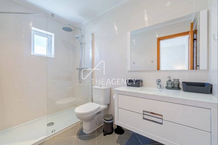 Apartamento T3 para Arrendamento em Quarteira Foto 19