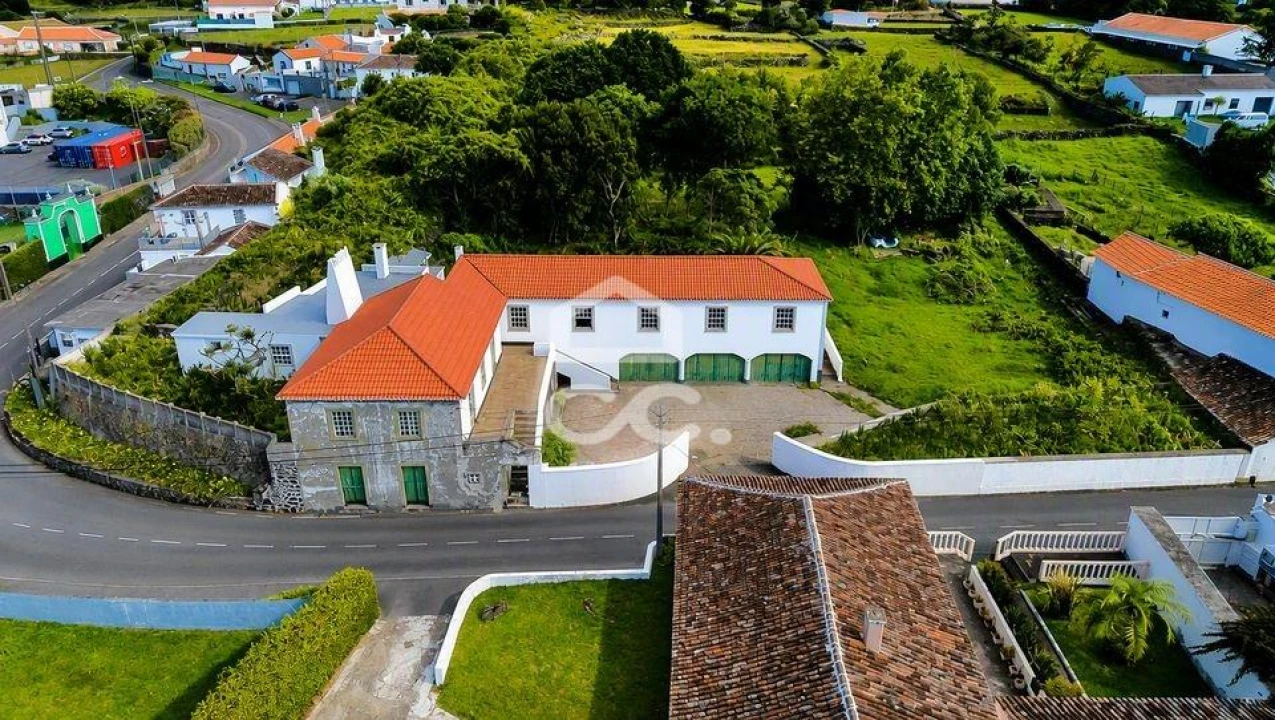 Moradia T7 para Venda em São Mateus da Calheta Foto 1