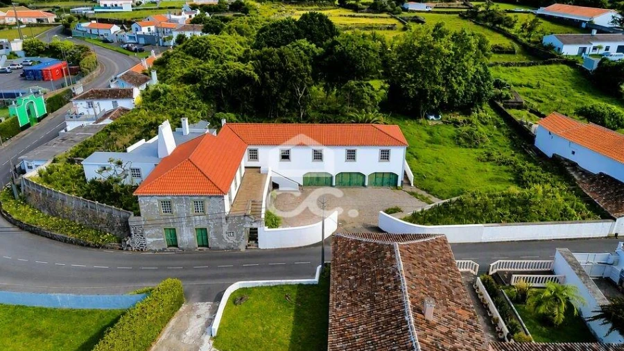 Moradia T7 para Venda em São Mateus da Calheta