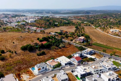 Moradia T4 para Venda em Estômbar e Parchal