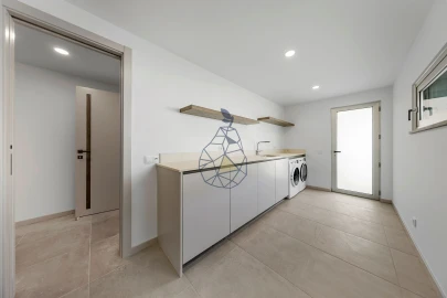 Moradia T4 para Venda em Estômbar e Parchal