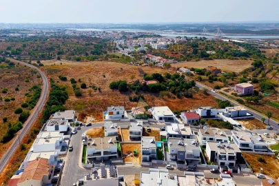 Moradia T4 para Venda em Estômbar e Parchal