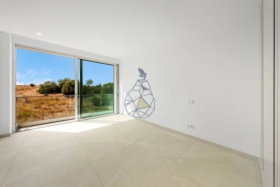 Moradia T4 para Venda em Estômbar e Parchal