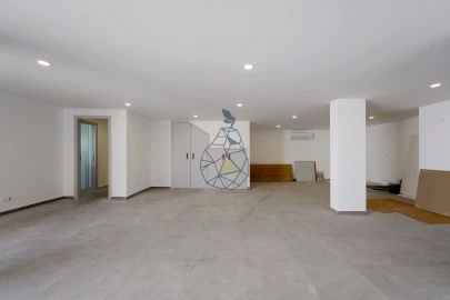 Moradia T4 para Venda em Estômbar e Parchal