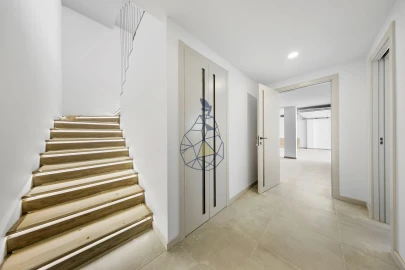 Moradia T4 para Venda em Estômbar e Parchal