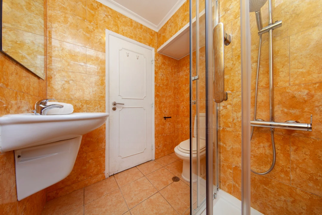 Apartamento T1 para Venda em Quarteira Foto 12