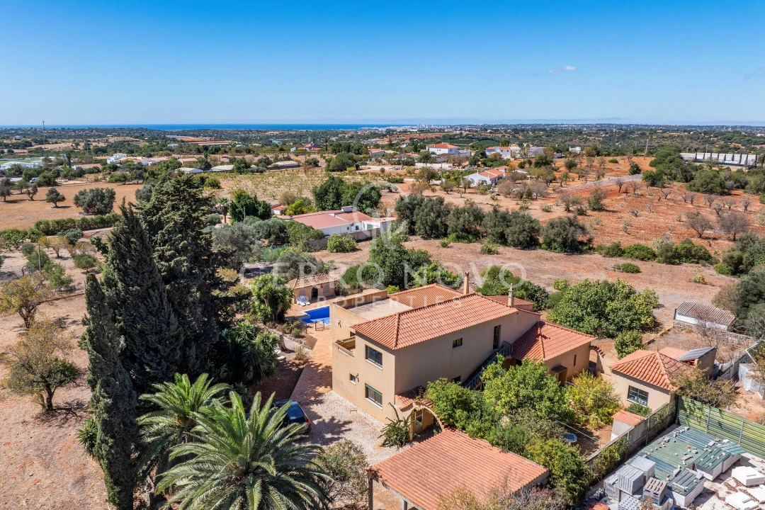 Moradia T5 para Venda em Albufeira e Olhos de Água Foto 1