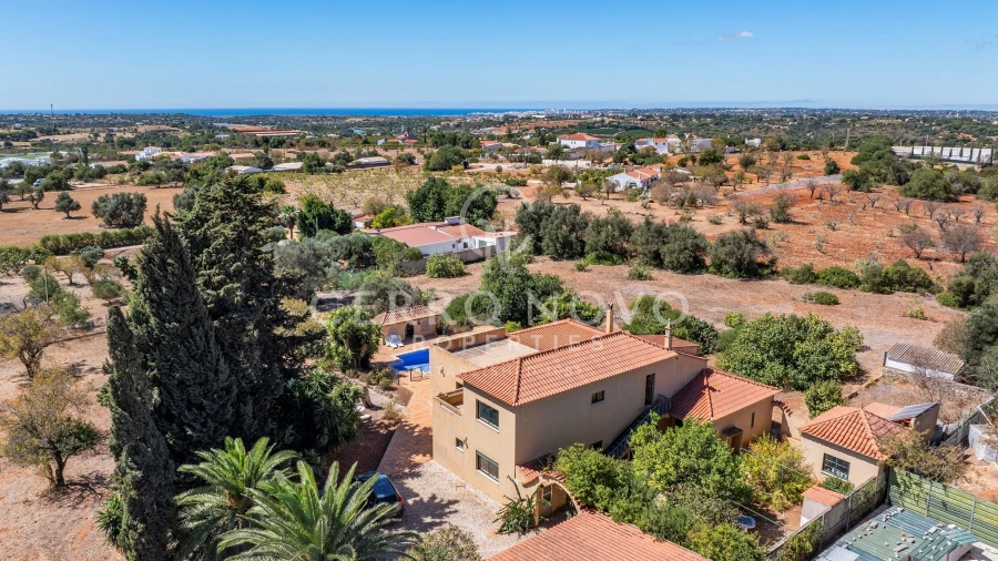 Moradia T5 para Venda em Albufeira e Olhos de Água